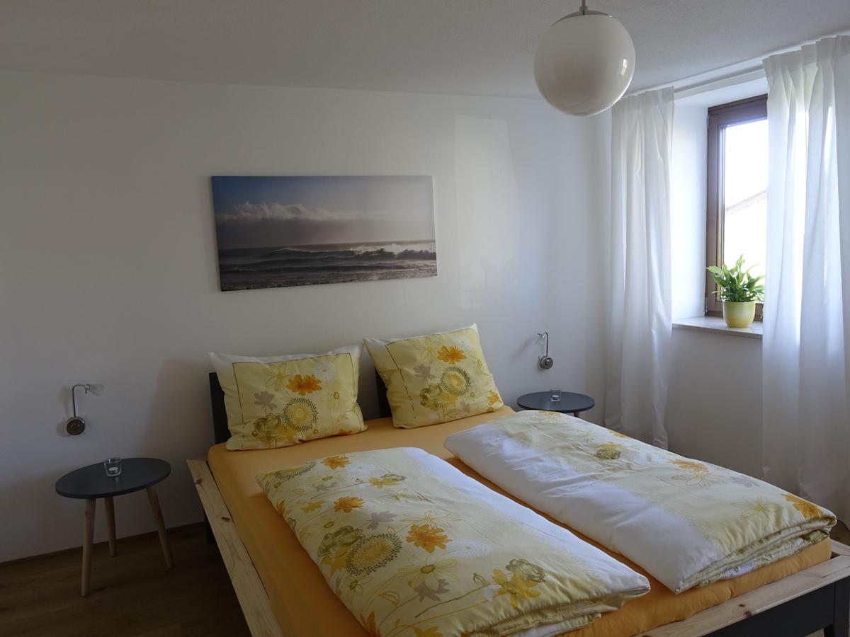 Schlafzimmer 1 mit Doppelbett aus Holz